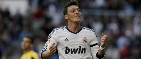 - �zil er p� h�yde med Ronaldo og Messi