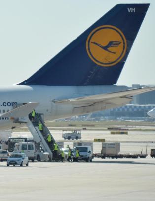 Lufthansa kansellerer nesten alle avganger mandag