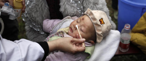 Denne babyen (3 mnd.) ble funnet i live i jordskjelvruinene