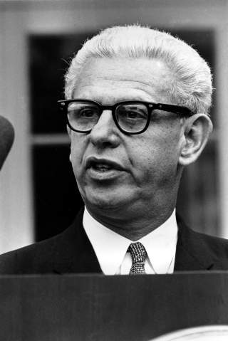 HADDE EN HEMMELIGHET: H�yesterettsdommer Arthur J. Goldberg var ogs� med i det samme spionnettverket. Foto: AP