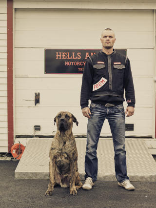 BLIR BOK:  Utgangspunktet for bildene er ei bok, som skal komme v�ren 2014. Leli�nhof har jobbet med prosjektet i over tre �r. Foto: Marcel Leli�nhof