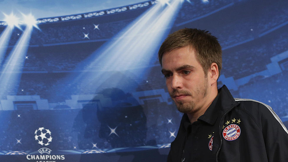 KONSENTRERT: Philipp Lahm og Bayern M�nchen har en str�lende mulighet for � skrive historie denne sesongen. I morgen m�ter de Barcelona til den f�rste av to semifinaler i Champions League.Foto: AP /Matthias Schrader