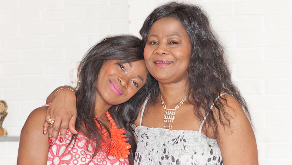 FORBILDE: Glem Shelly-Ann Fraser, Carmelita Jeter og Veronica Campbell-Brown. Mamma Juliet er Ezinne Okparaebos st�rste forbilde. Her er mor og datter sammen i februar i �r. Foto: Stephen Simmersholm / simmersholm.net