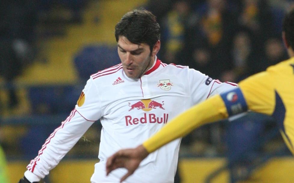 UVIRKELIG DAG: Jonathan Soriano dro rett fra f�destua til fotballkamp hvor han scoret hattrick. Foto: AP Photo/Andrew Kravchenko/NTB scanpix