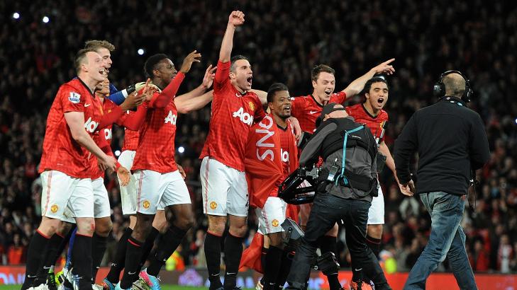 JUBEL: Elleville jubelscener br�t ut da dommeren bl�ste av kampen. Foto: EPA/PETER POWELL