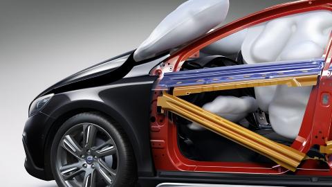 P� TOPP FEM-LISTEN: Kollisjonsputer var og er et sv�rt viktig fremskritt innen forebygging av skader ved kollisjoner. FOTO: Volvo