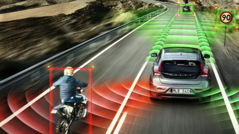 UNNG� ULYKKER: Radarsystemer og optiske systemer er allerede p� plass, og kommer til � bli bare mer og mer viktige for at bilulykker unng�s i fremtiden. FOTO: Volvo Henrik Ottosson