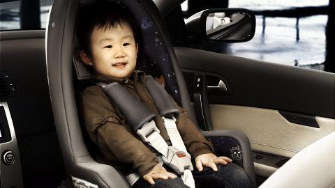 LIVREDDER: Bakovervendt barnestol er den beste livredderen av alle. FOTO: Volvo/Henrik Ottosson