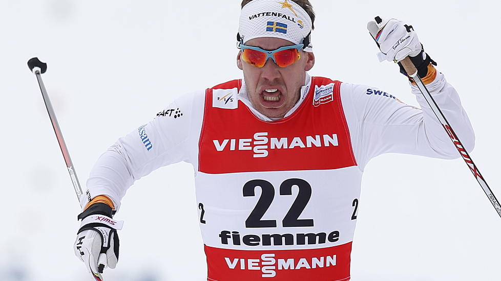 GODT HUM�R: Emil J�nsson sier de svenske gutta m� ha inn en trener som passer inn i familien. Foto: Lise �serud / NTB scanpix