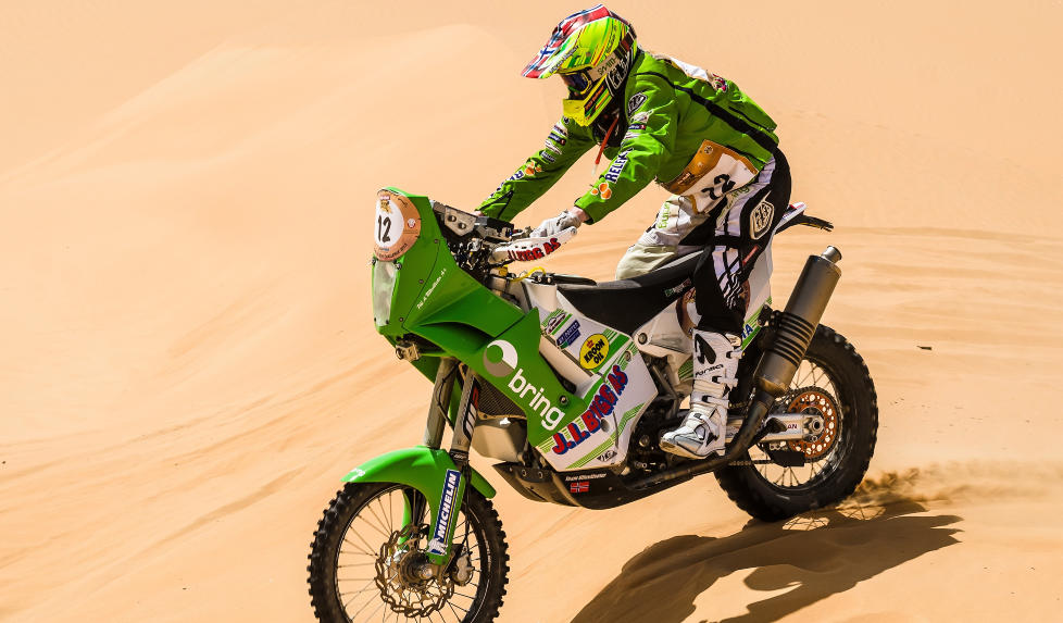 KRASJLANDING: P�l Anders Ullev�lseter brakk l�rbeinet tvers av etter en krasj i �rkenrallyet i Qatar i dag.
Foto: Marian Chytka/Team Ullev�lseter / NTB scanpix