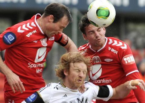 MIDTSTOPPER-RKISE: Markus Jonsson (t.v) og Simen Wangberg (t.h) m� begge erstattes p� Brann-laget fredag. Foto: Ned Alley / NTB scanpix