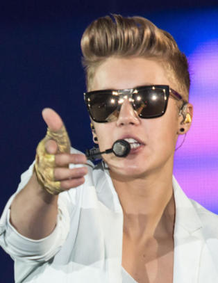 Bieber ber norske Onepiece om egen turn�-kosedress