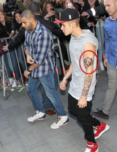 Justin Bieber la seg under n�la igjen