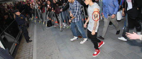 Justin Bieber la seg under n�la igjen