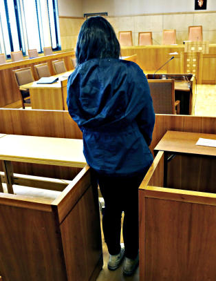 Overgrepsoffer (16) slår ring om jenta (17) i Øygard-retten