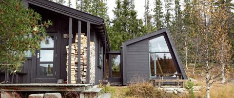 Se hva de gjorde med den tradisjonelle hytta i Hedalen