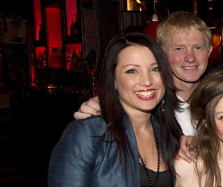 VENTER: Samboer Mette Solli h�per Ullev�lseter kommer seg hjem fra Qatar s� snart operasjonen er unnagjort.
Foto: Terje Bendiksby / Scanpix