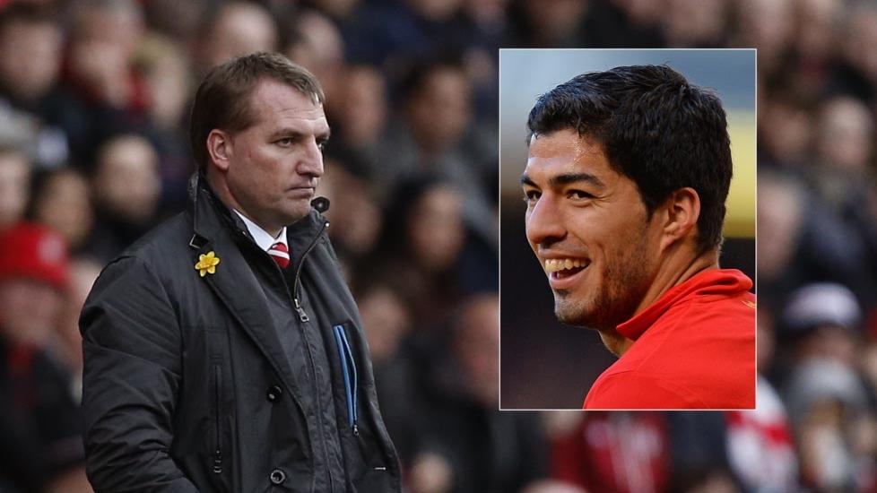 F�R ST�TTE AV SJEFEN: Brendan Rodgers mener at Luis Suarez ikke skulle f�tt mer enn seks kampers utestengelse. Foto: AP Photo/Matt Dunham/NTB scanpix