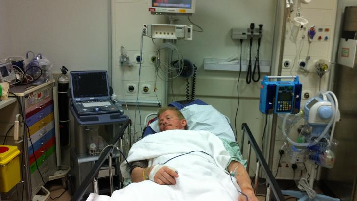 SKAL OPERERES: P�l Anders Ullev�lseter skal opereres etter at han i dag krasjet i Qatar. Nordmannen har ikke gitt opp deltakelse i neste Dakar-rally. Foto: Vladimir Kusnier/Team Ullev�lseter