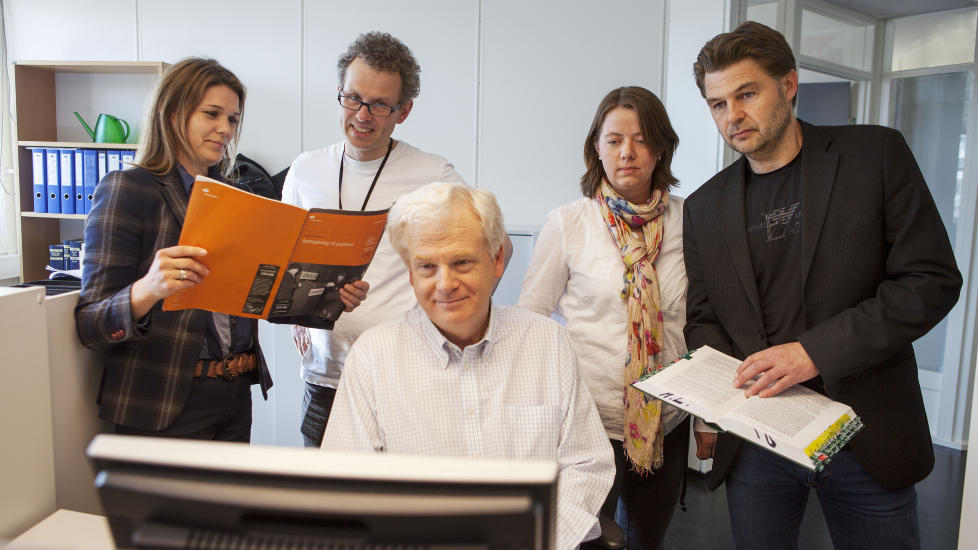 EKSPERTPANELET: Skattedirektoratets jurister svarer deg p� sp�rsm�l om selvangivelsen fredag. Fra venstre: Lene Rings� Solberg, �ystein Hov, Olav Ersland, Dina Kristine Paulsrud, Leif Martin Sande. Ingrid S�rum skal ogs� delta i nettm�tet, men er ikke med p� bildet. Foto: B�rd Brinchmann L�vvig/Skattedirektoratet