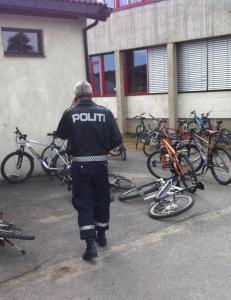 Ingen skadd etter at russen ble dynket i etsende v�ske