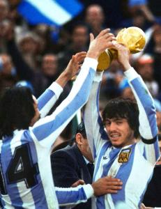 Hevder at to VM-vinnere i fotball har f�tt politisk hjelp