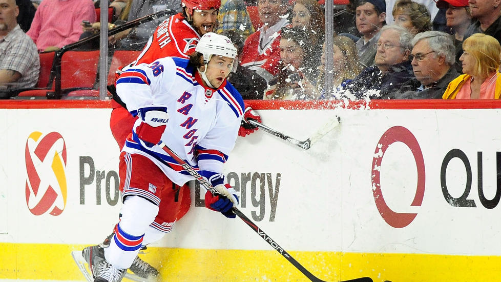  �PNET MED TAP:  Mats Zuccarello og New York Rangers gikk p� et tap i den f�rste kampen av NHL-sluttspillet, da Washington vant 3-1. Nordmannen fikk 21,43 minutter p� isen. Foto: Grant Halverson / Getty Images / AFP / NTB Scanpix