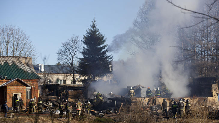 ETTERSLOKKING: Slik s� det ut i morges, sykehuset har brent ned. Foto: AP Photo/Pavel Sergeyev/NTBScanpix