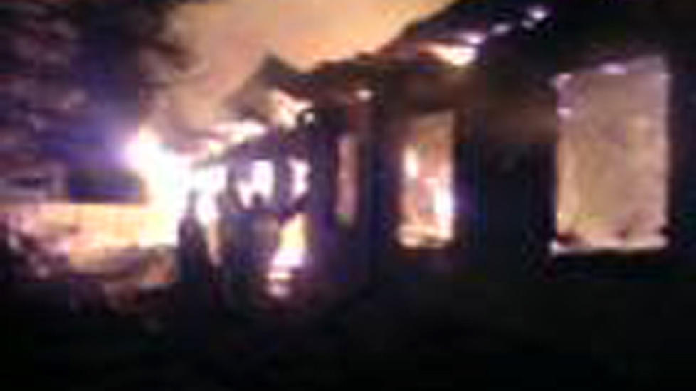 FULL FYR: Dette bildet er fra en video som ble tatt opp i natt. Foto: REUTERS/Russian Emergencies Ministry/Handout/NTBScanpix