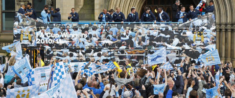 Fem ganger så mange City-fans som United-fans feiret i 2011