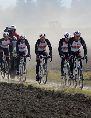 Kaster s�le fra dopgj�rma