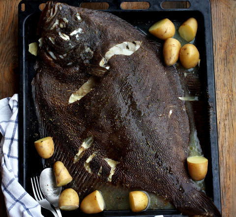 Slettvar, rett og slett: Flyndra kan gjerne bakes og serveres hel.