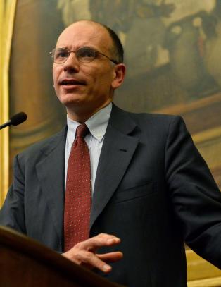 Berlusconi legger ut
snubletråder for Letta
