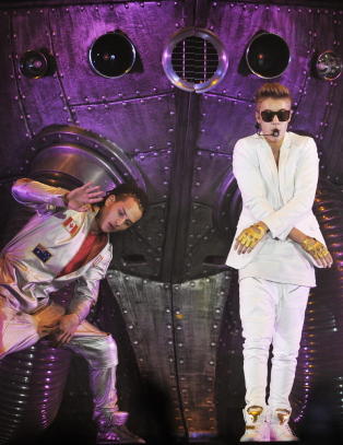 Biebers dansere holdt dansekurs p� B�rdar forrige uke - turnerer verden rundt