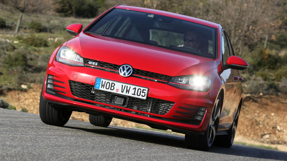 ELSKER SVINGER: Nye Golf GTI er stappfull av teknologi som skal bes�rge presis styring og riktig kraftfordeling selv under ekstreme belastninger. Det virker. Foto: VW