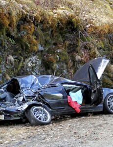 Jente (15) d�de etter at bil ble smadret av stein