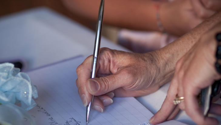 TABBE: Ikke skriv under p� ektepakt hvis det inneb�rer at man blir sv�rt d�rlig stilt ved brudd.  Illustrasjonsfoto: THINKSTOCK.