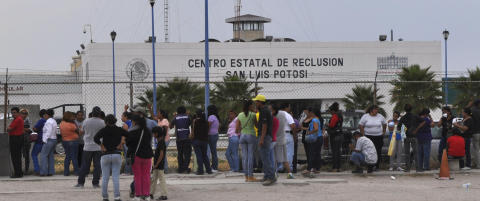 13 drept i fangeopprør i Mexico