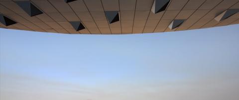 Her lander et utenomjordisk bygg