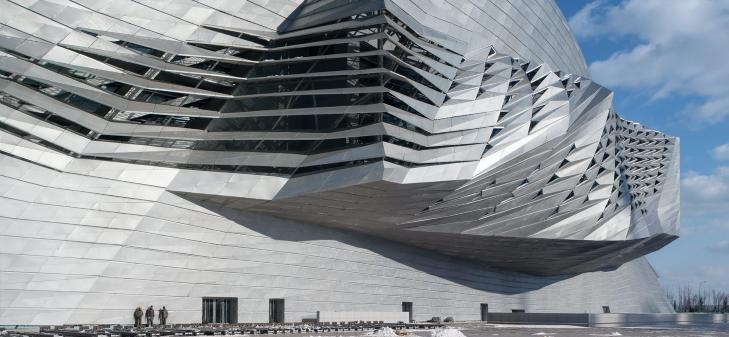 ENORME DIMENSJONER: Menneskene p� bildet viser hvilke dimensjoner det er snakk om. FOTO: Duccio Malagamba