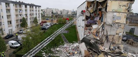 To omkom da boligblokk raste sammen i Frankrike