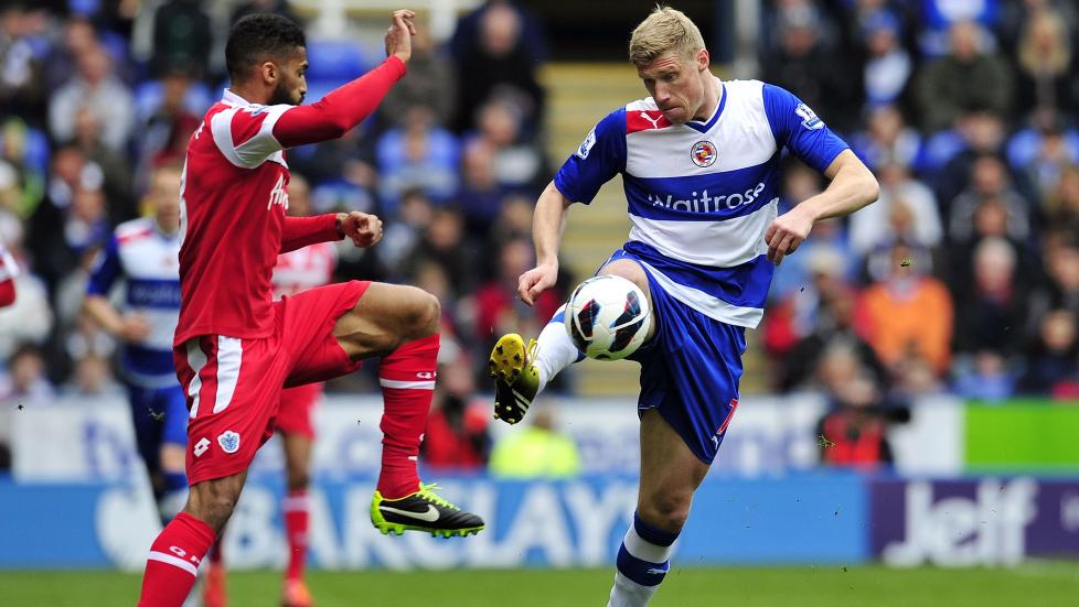 RYKKET NED: B�de Reading og QPR m�tte vinne for � kunne holde seg i Premier League. Men med uavgjort og 0-0 ble det klart at begge rykket ned. Foto: AFP PHOTO /Glyn Kirk / NTB Scanpix