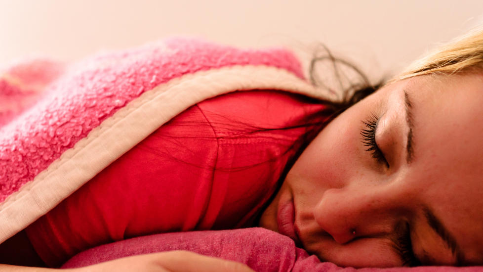 MORGENTR�TT : Det er ikke din skyld om det er vanskelig � st� opp mandag morgen, viser tysk forskning. Du har bare litt mindre av stresshormonet kortisol. Foto: COLOURBOX