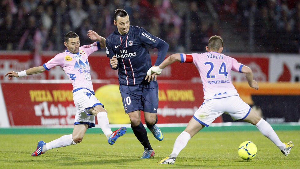 HVOR ER HAN NESTE �R? Zlatan er �penbart lei av � snakke om framtida p� banen.Foto:  REUTERS/Robert Pratta