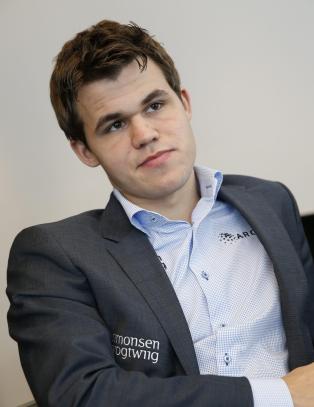 - Hvis han blir provosert, sl�r han deg ned p� brettet