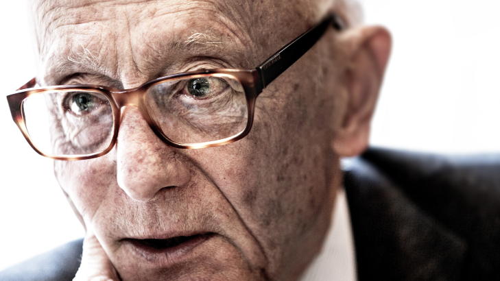 ADVARER MOT FRP-POLITIKK: K�re Willoch fyrer l�s.  Foto: Lars Eivind Bones / Dagbladet