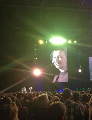 Her er den heldige jenta som fikk dele scene med The Boss i kveld