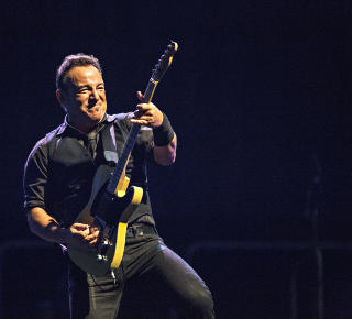 FUZZGITARIST: Bruce Springsteen i Telenor Arena. Foto: Lars Eivind Bones / Dagbladet