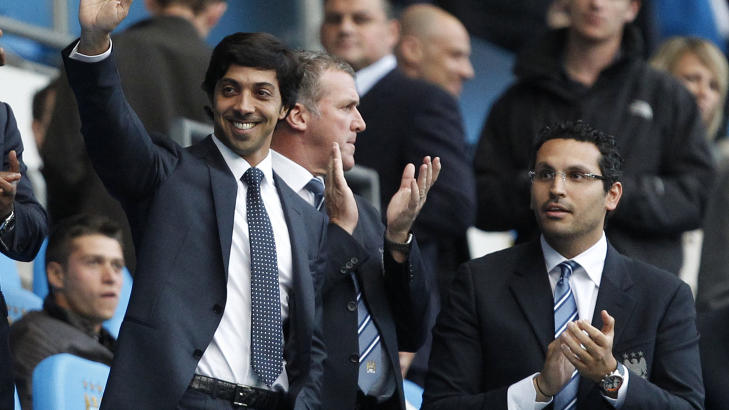  THE AMERICAN DREAM: Manchester Citys eier, Sjeik Mansour bin Zayed Al Nahyan (t.v), �nsker � starte ny klubb i New York. Foto: REUTERS / Phil Noble / NTB Scanpix