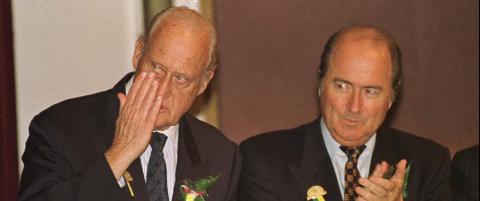 �respresident i FIFA trekker seg med umiddelbar virkning